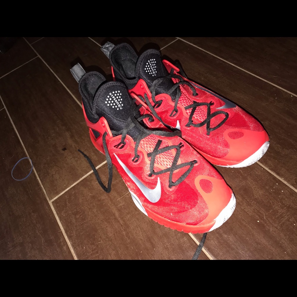 Nike shoes 👟🔴 - Picture 4 of 8